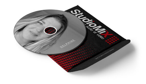 Delphine comédienne voix off StudioMix